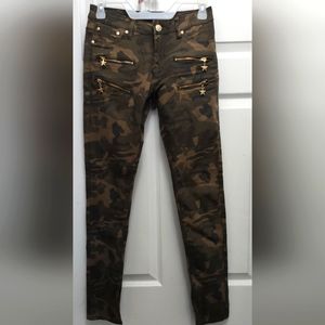 Camo skinny jeans gold star accents